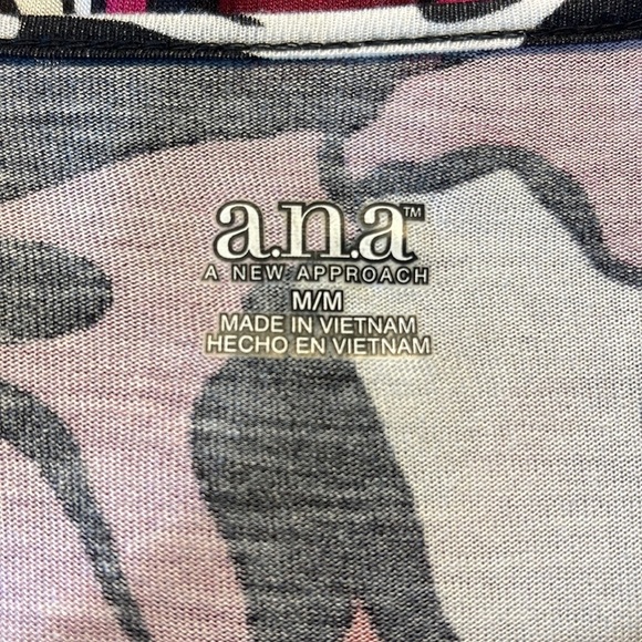 Women’s A.N.A Abstract Floral Blouse Size Medium - Picture 6 of 7